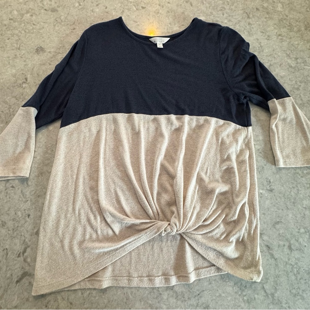 EUC Market & Spruce Navy and Beige Long Sleeve Top